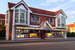 Buchhandlung Froben gegenüber vom Ottersberger Busbahnhof