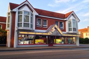 Buchhandlung Froben  gegenüber vom Ottersberger Busbahnhof