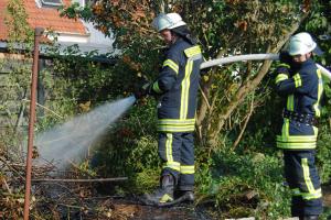 Unerlaubtes verbrennen von Gartenabfällen verursacht Einsatz