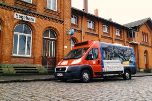 Ein Bürgerbus am Sagehorner Bahnhof