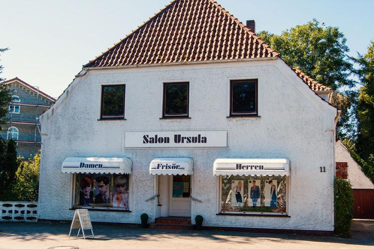 Salon Ursula gegenüber von REWE